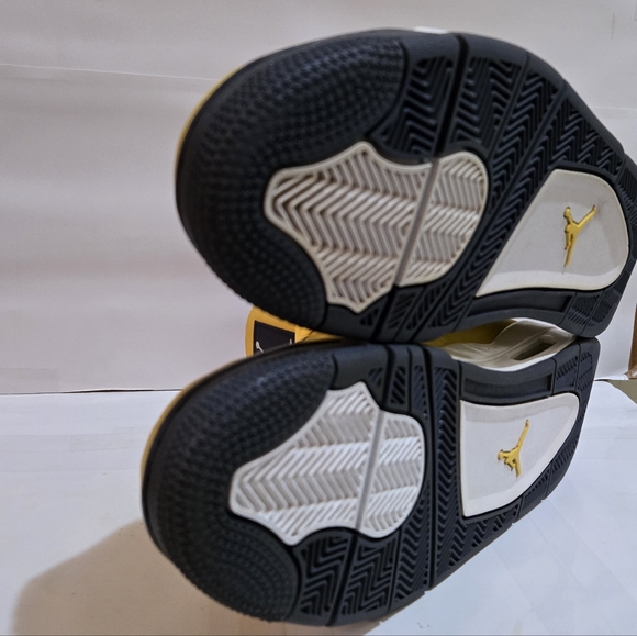 Jordan Air Jordan 4 Retro Lightning 2021 Yellow Sneaker - Picture 7 of 10